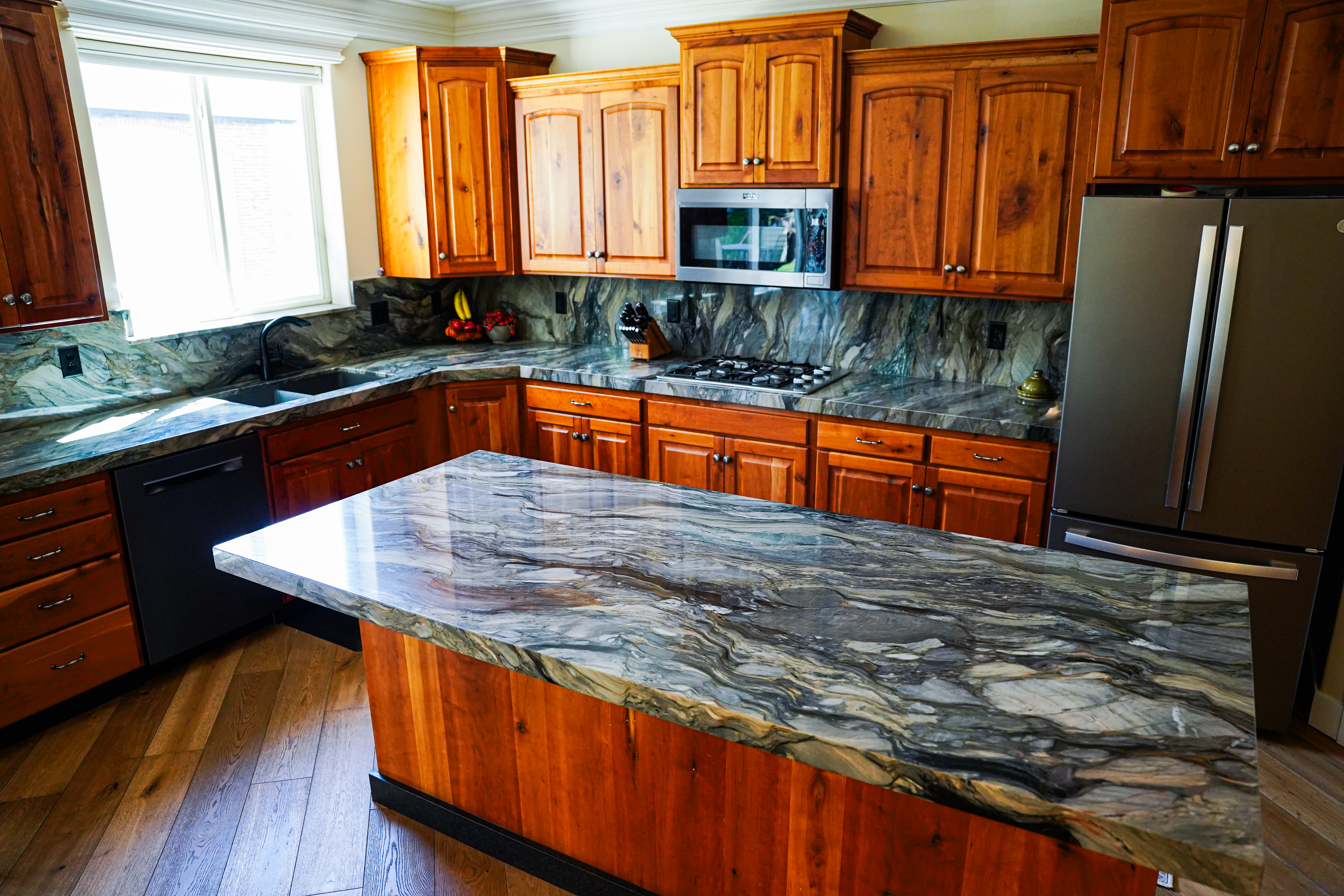 example of How to Pick a Countertop Color Based on Your Cabinet Finish