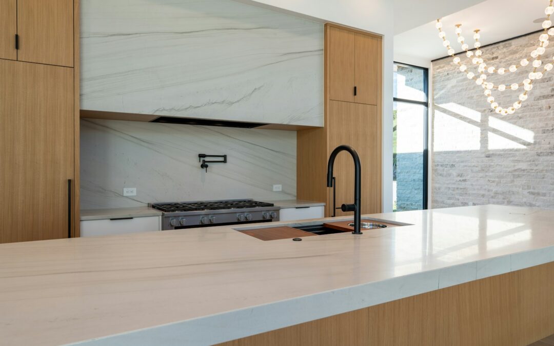 Full Height Backsplash: Is a Slab Backsplash Right for Your Kitchen?